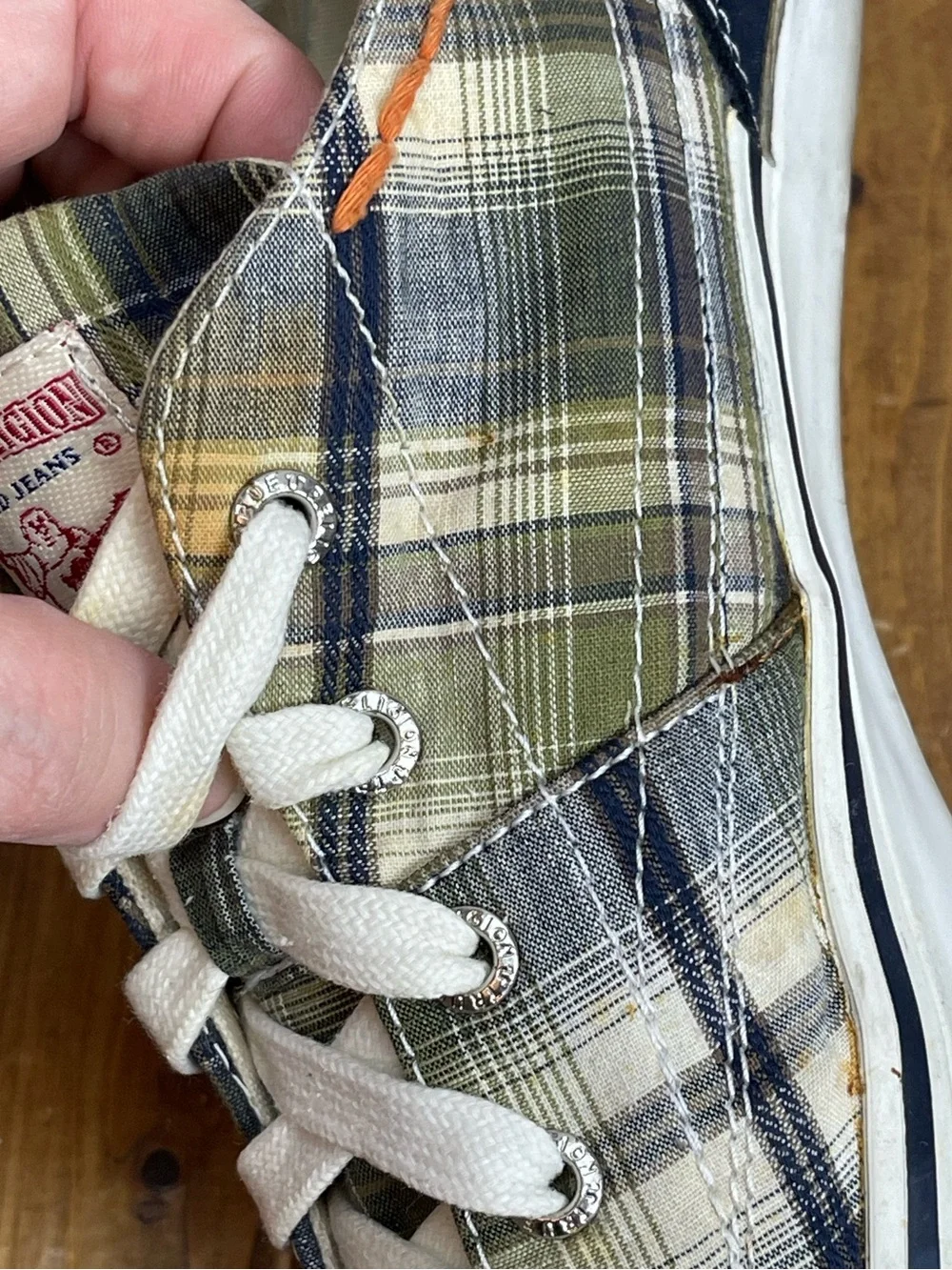 True Religion Mens size 10.5 canvas plaid sneakers
